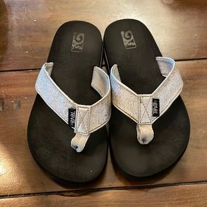 Teva - kids size 3 flip flop sandals